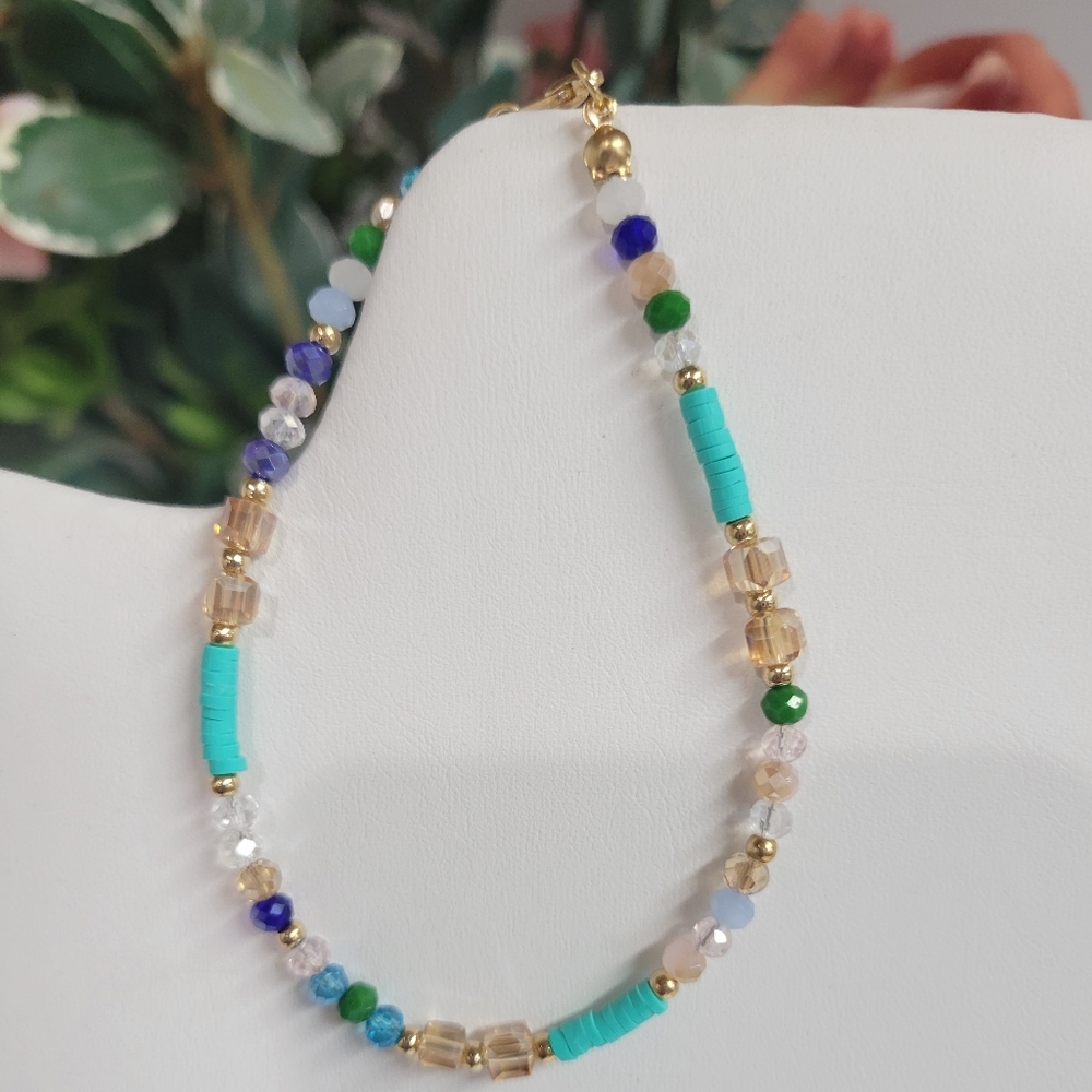 ANKLET GORGEOUS HANDMADE BEADED WITH GOLD CHAIN.